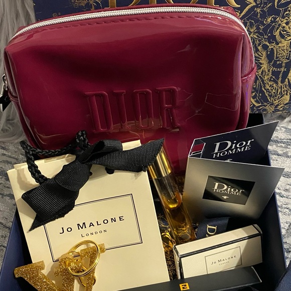 🔥DIOR Cosmetic Bag Bundle EUC - Picture 10 of 11